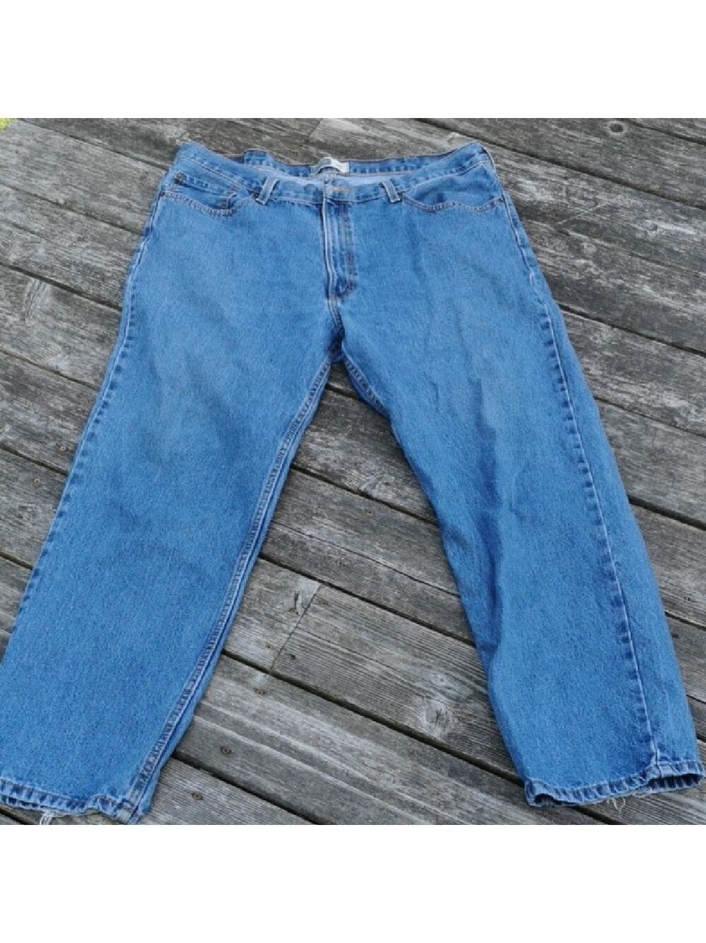 Mens Signature Levi Strauss  jeans denim blue, relaxed fit. Size W40/ L30. EUC